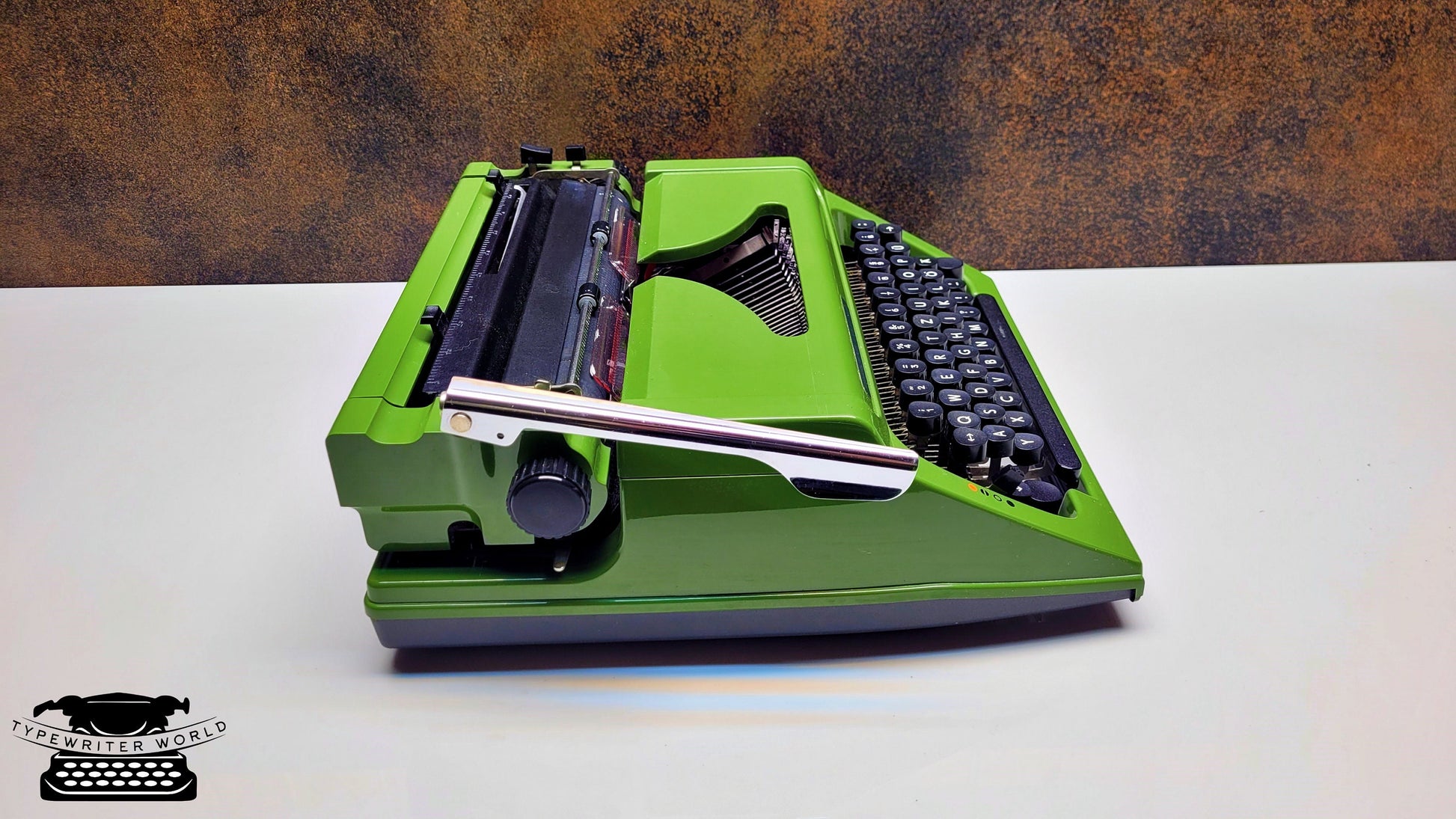 Prasident Typewriter | Green Typewriter | Leather Bag Typewriter | Old Typewriter,typewriter working
