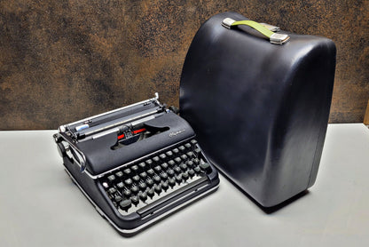 Olympia SM3 Black Typewriter + Black Bag - Premium Gift / Typewriter World / The Most Special Gift,typewriter working