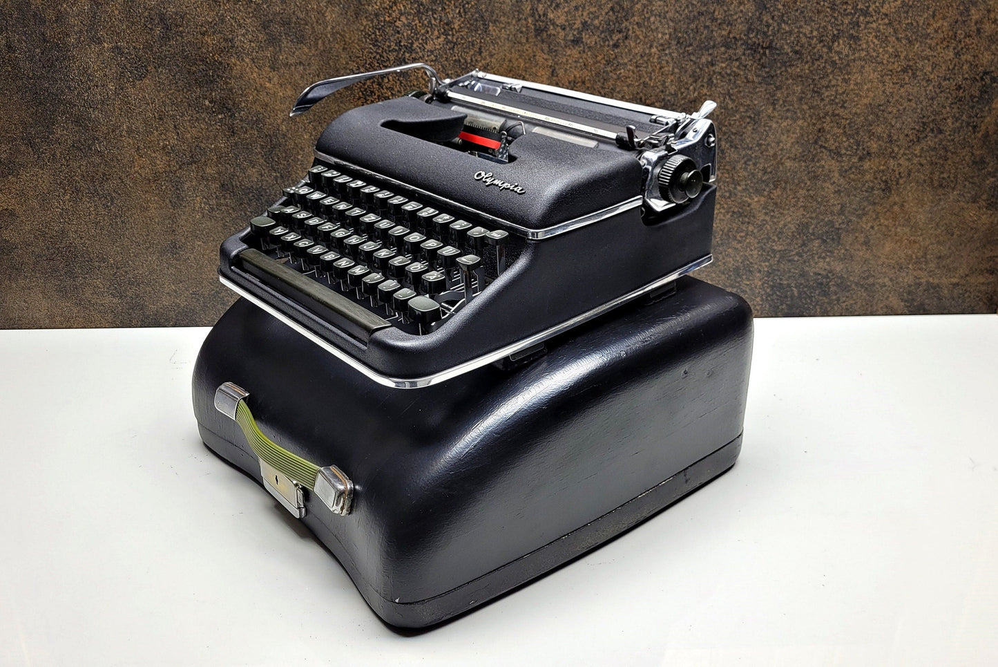 Olympia SM3 Black Typewriter + Black Bag - Premium Gift / Typewriter World / The Most Special Gift,typewriter working