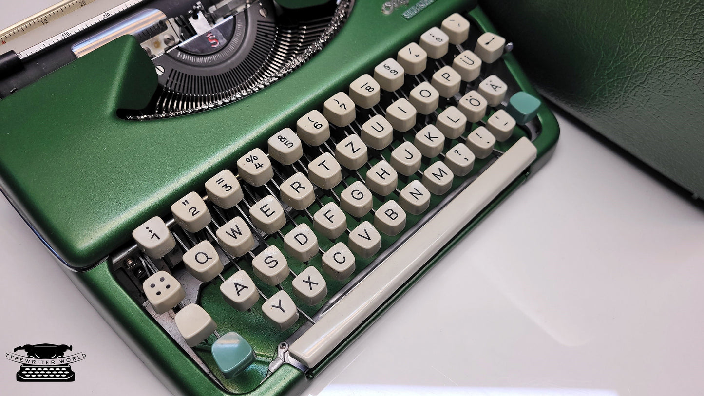 Vintage Olympia Splendid 33/66 Crystal Green Typewriter, Retro Mechanical Collectible for Office Decor, Industrial Steampunk,Steampunk decor
