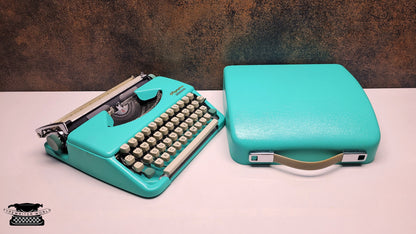 Vintage Olympia Splendid 33/66 Turquoise Typewriter, Retro Mechanical Collectible for Office Decor, Industrial Steampunk,Steampunk decor