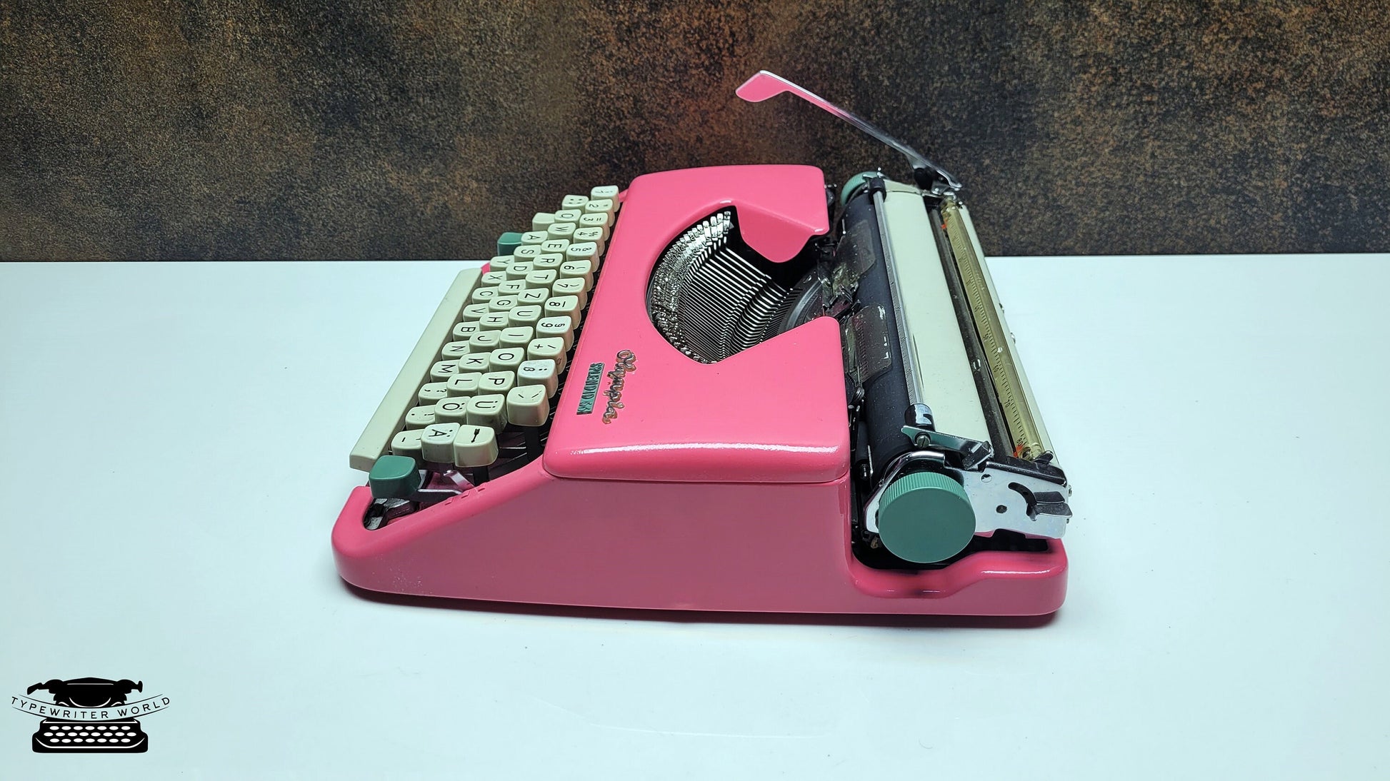 Vintage Olympia Splendid 33/66 Pink Typewriter, Retro Mechanical Collectible for Office Decor, Industrial Steampunk,Steampunk decor,Gift