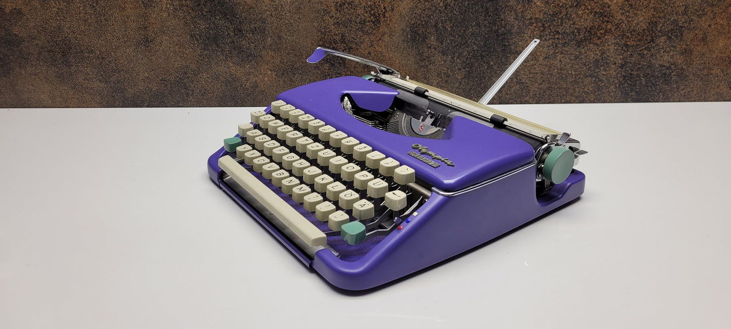 Olympia Splendid 33/66 Portable Typewriter in Purple with Matching Case | German-Made Retro Writing Tool | Vintage Gift | Gift