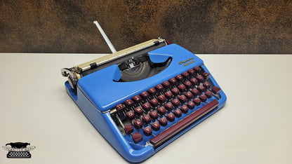 Vintage Olympia Splendid 33/66 İce Blue Typewriter with Matching Case and Mechanical Burgundy Keyboard | Rare Writing Machine for Collectors