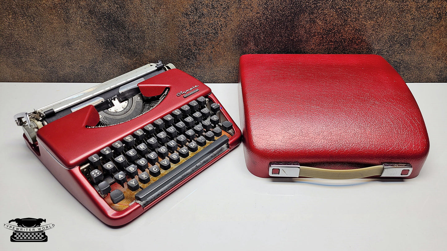 Vintage Olympia Splendid 33/66 Typewriter Grey Keyboard and Matching Case,Perfect Gift for Writers, Collectors and Typewriter Enthusiasts