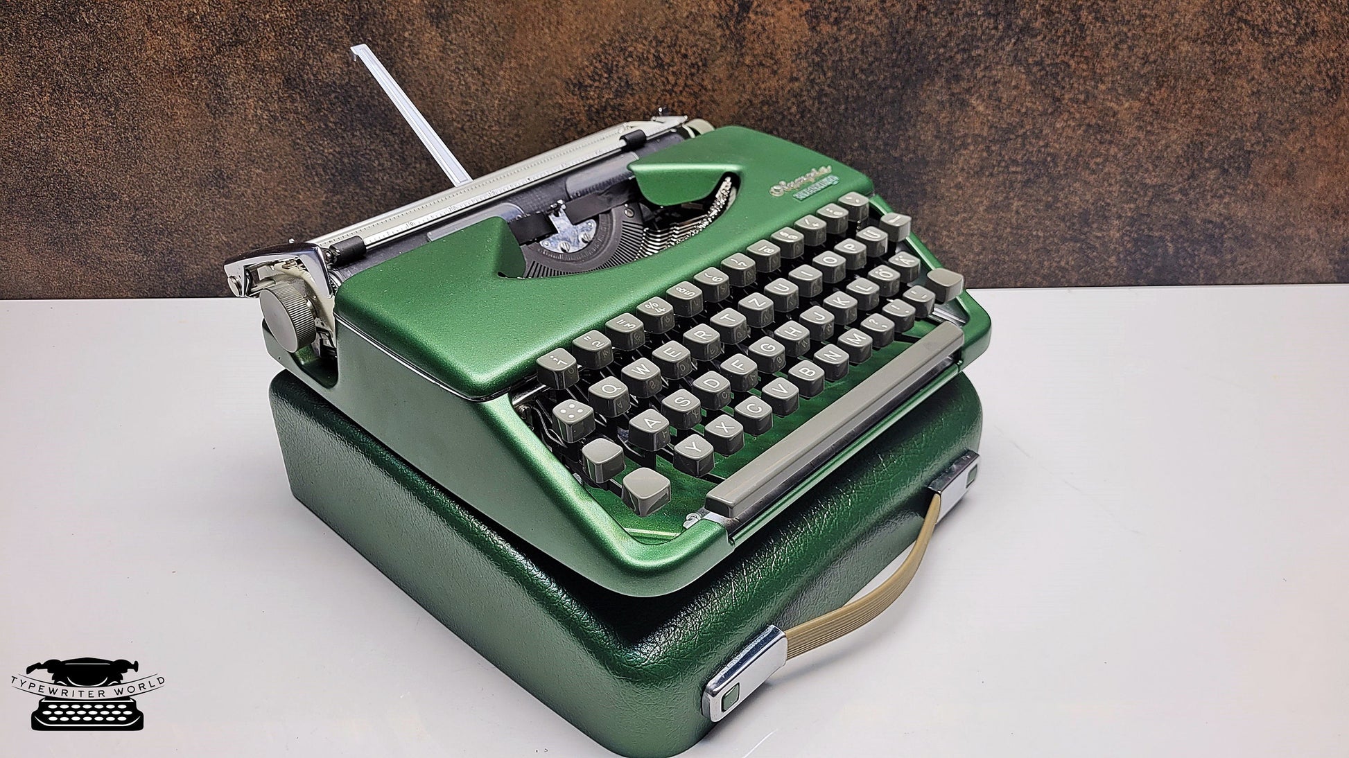 Vintage Olympia Splendid 33/66 Crystal Green Typewriter - A Classic Tool for Typing Enthusiasts and Analog Technology Fans