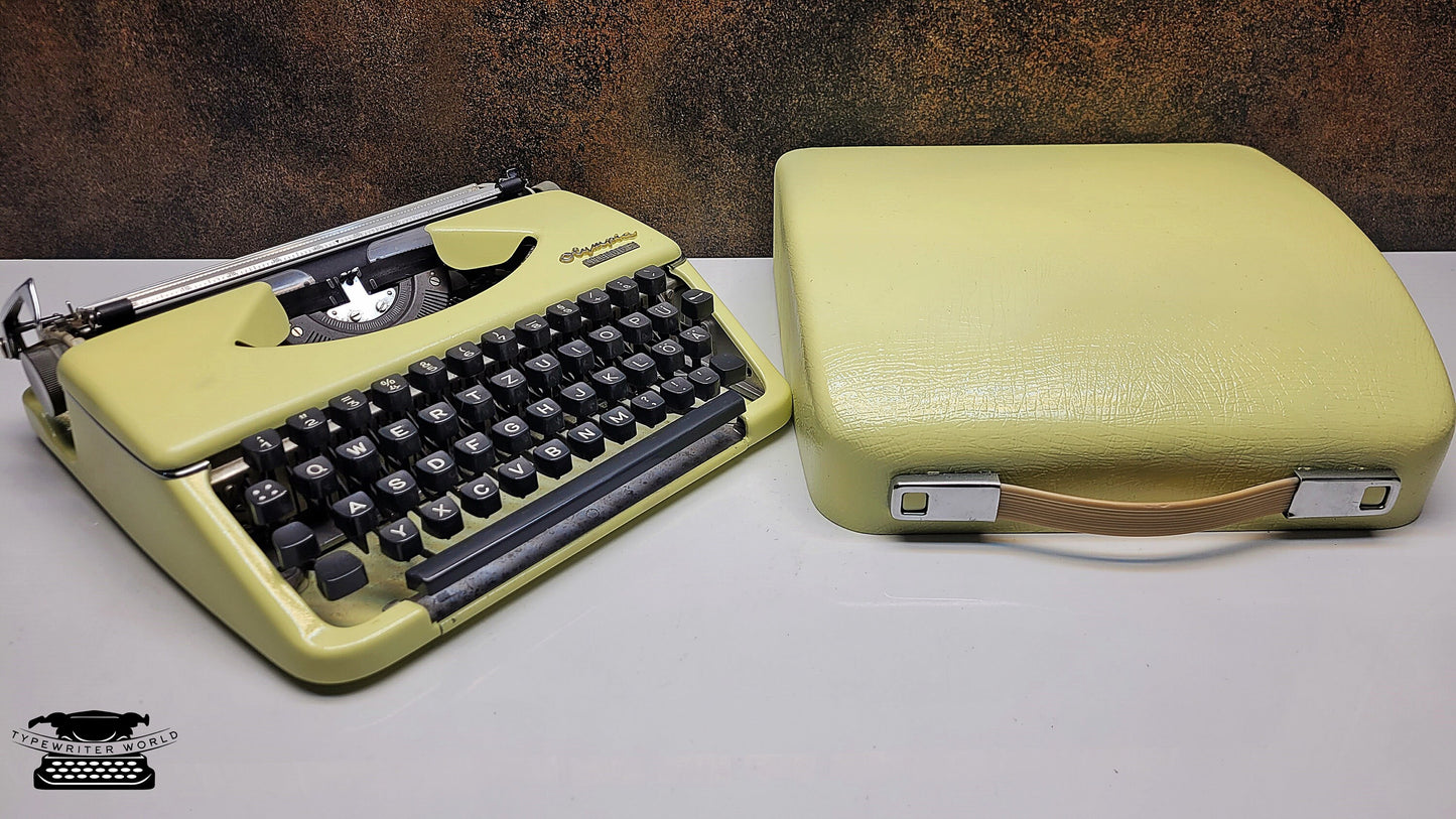 Olympia Splendid 33/66 Vintage Beige Manual Typewriter with Black Keyboard - A Writing Tool for Journalists and Archivists