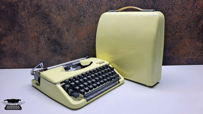 Olympia Splendid 33/66 Vintage Beige Manual Typewriter with Black Keyboard - A Writing Tool for Journalists and Archivists