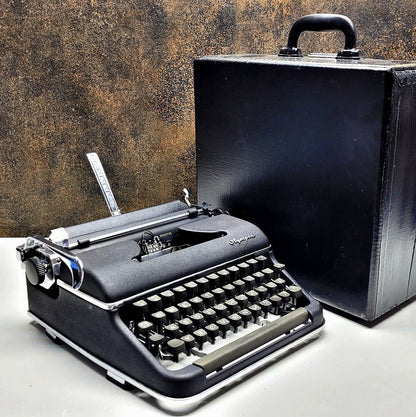Special Olympia SM3 Black Typewriter, Restored & Hand-Painted QWERTY Typewriter / QWERTZ typewriter,typewriter working
