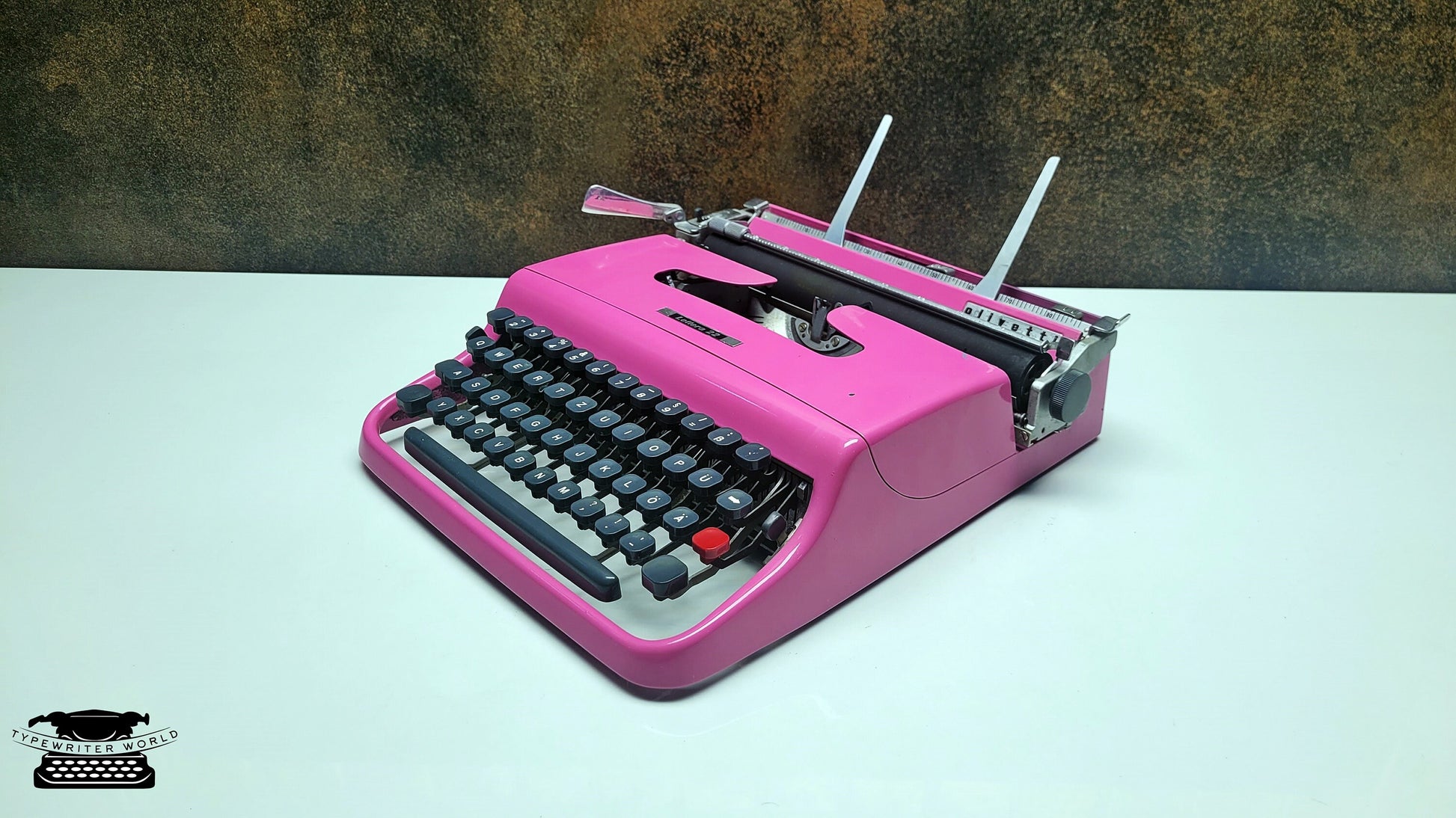 Fuchsia Olivetti Typewriter - Like New, Working and Serviced - Perfect for Writers and Collectors,typewriter working
