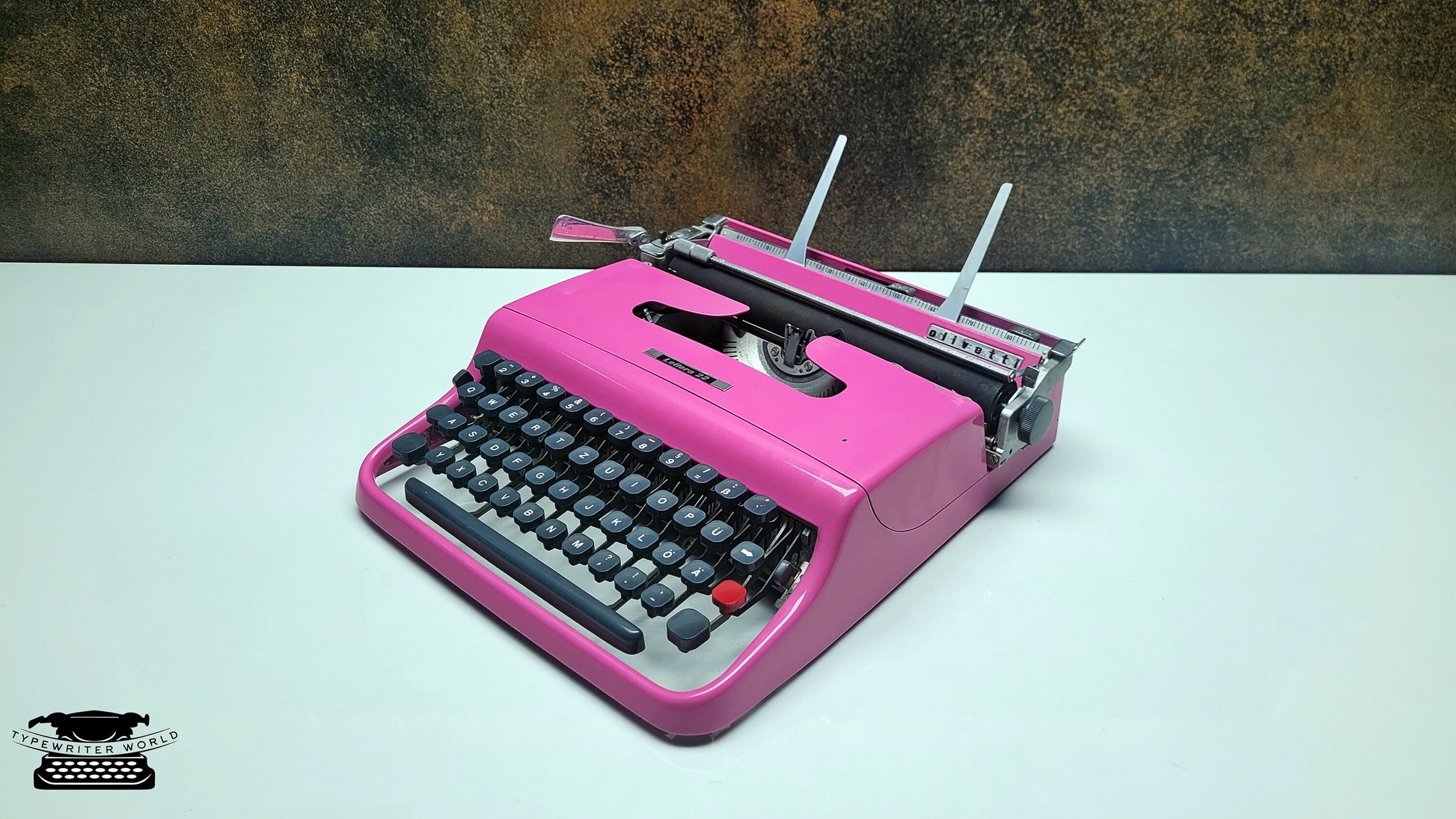 Fuchsia Olivetti Typewriter - Like New, Working and Serviced - Perfect for Writers and Collectors,typewriter working