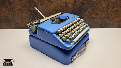 Vintage Olympia Splendid 33/66 Vintage Blue Typewriter - Retro Mechanical Collectible for Office Decor