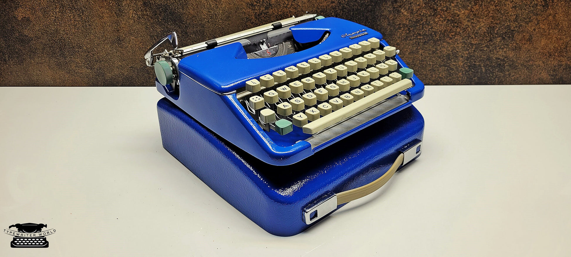 Olympia Splendid 33/66 Portable Typewriter in Blue with Matching Blue Bag | German-Made Retro Writing Tool | Vintage Gift