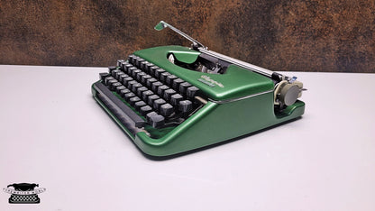 Rare Vintage Olympia Splendid 33/66 Crystal Typewriter with Black Keyboard - A Must-Have for Typewriter Enthusiasts and Historians