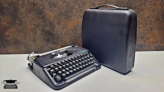 Vintage Olympia Splendid 33/66 Portable Black Typewriter with Black Keyboard - A Must-Have for Typewriter Enthusiasts and Collectors