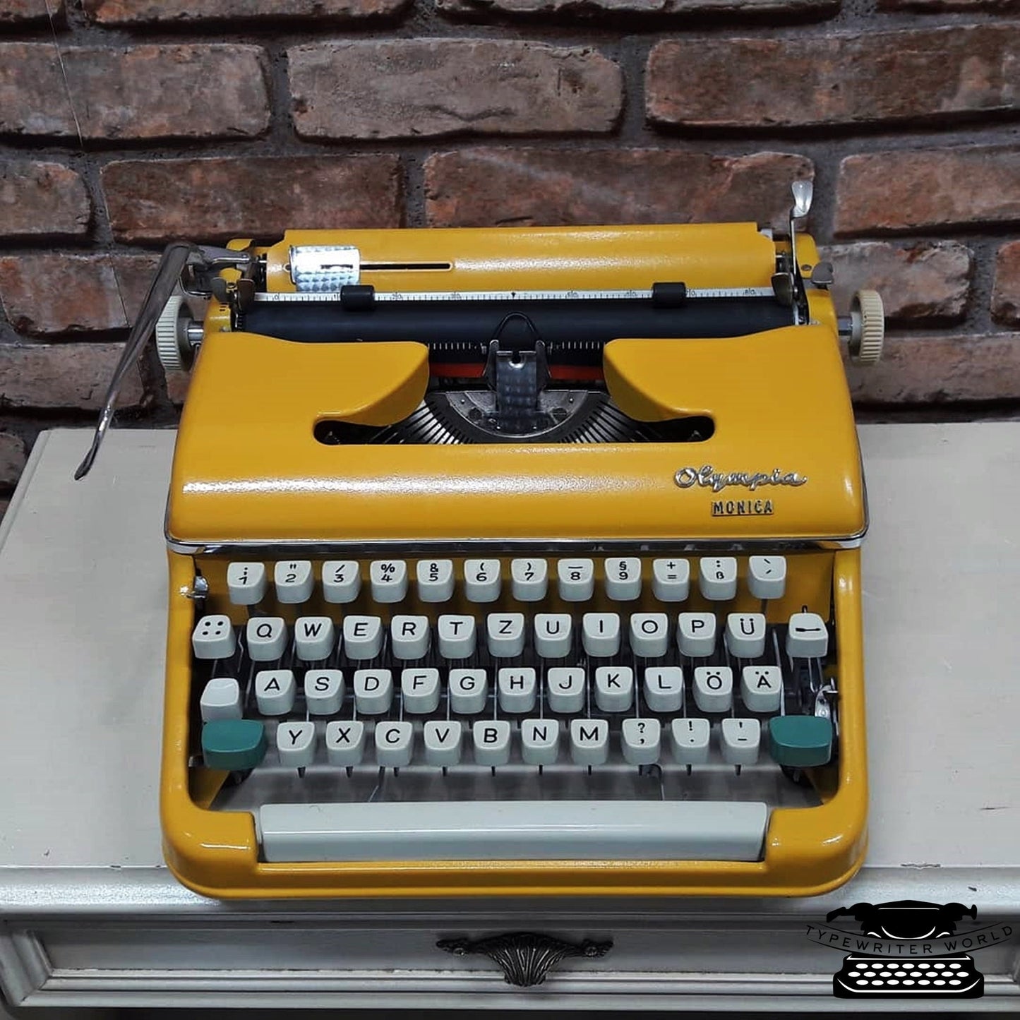 Special Olympia Monica Yellow Typewriter - Premium Gift | Typewriter like new,typewriter working