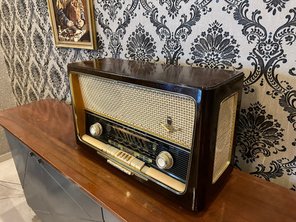 Grundig Radio - Embrace the Vintage Melodies in Style