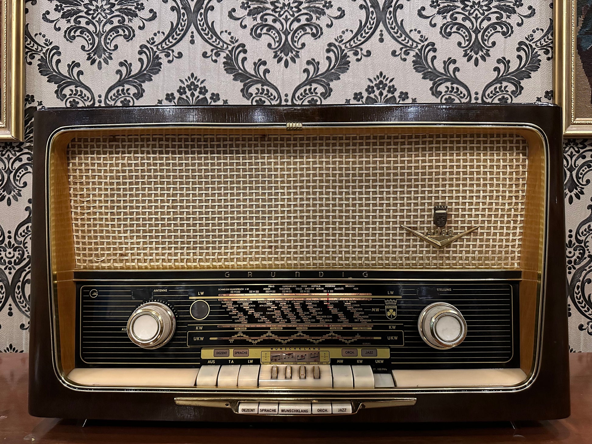 Grundig Radio - Embrace the Vintage Melodies in Style