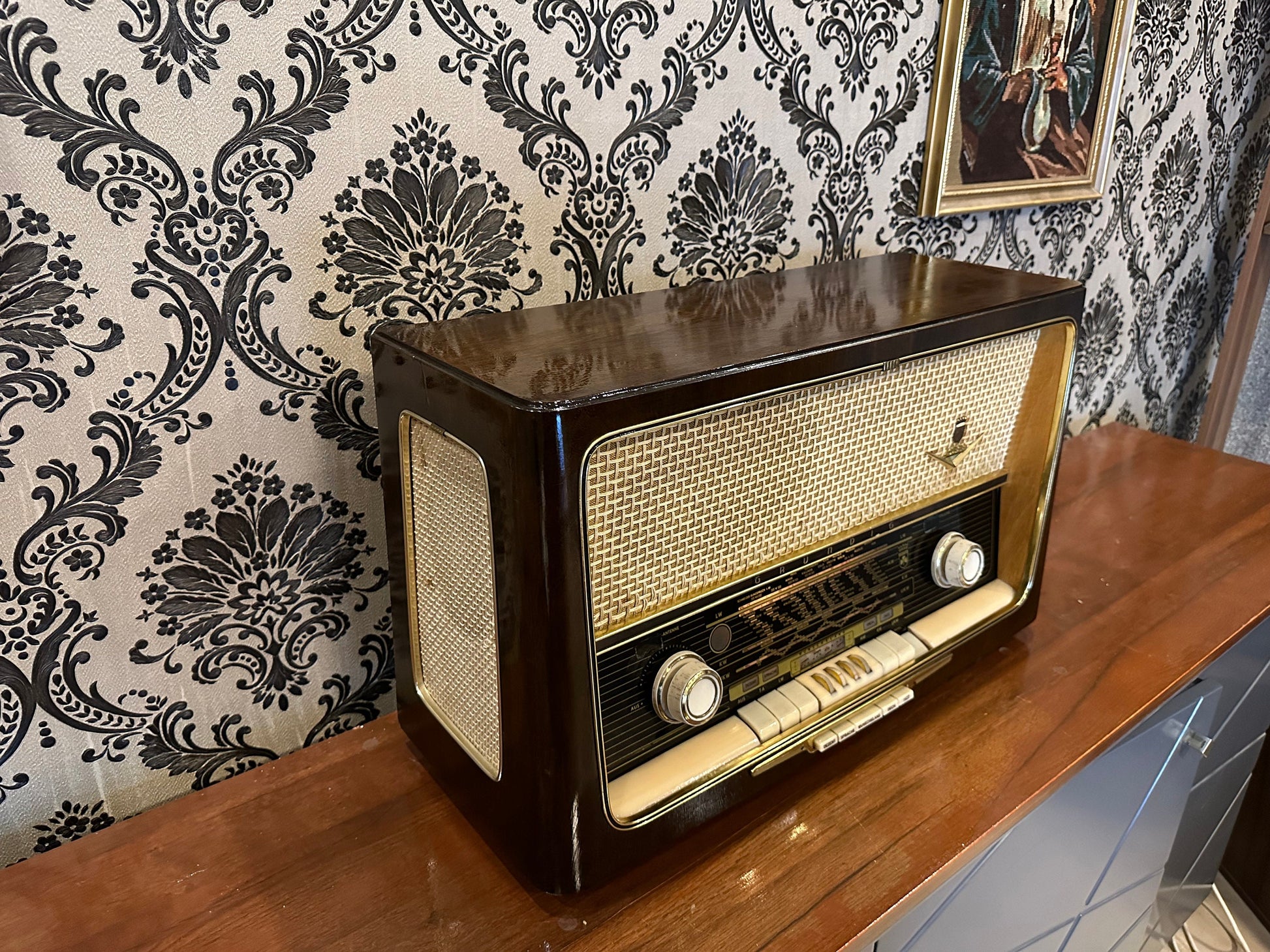Grundig Radio - Embrace the Vintage Melodies in Style