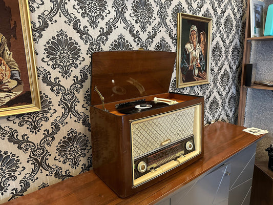 Philips Jupiter Radio and Turntable - A Symphony of Vintage Excellence