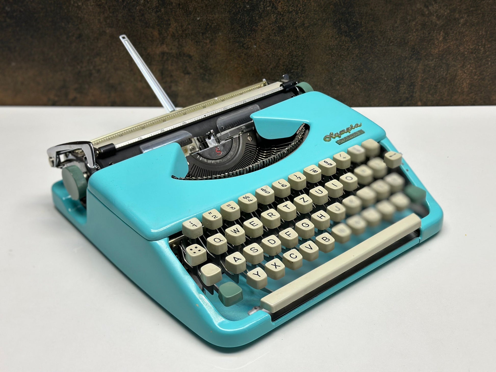 Antique Olympia Splendid 33/66 turquoise Typewriter with Matching Case and White Keys | Rare Mechanical Keyboard for Writers and Collector