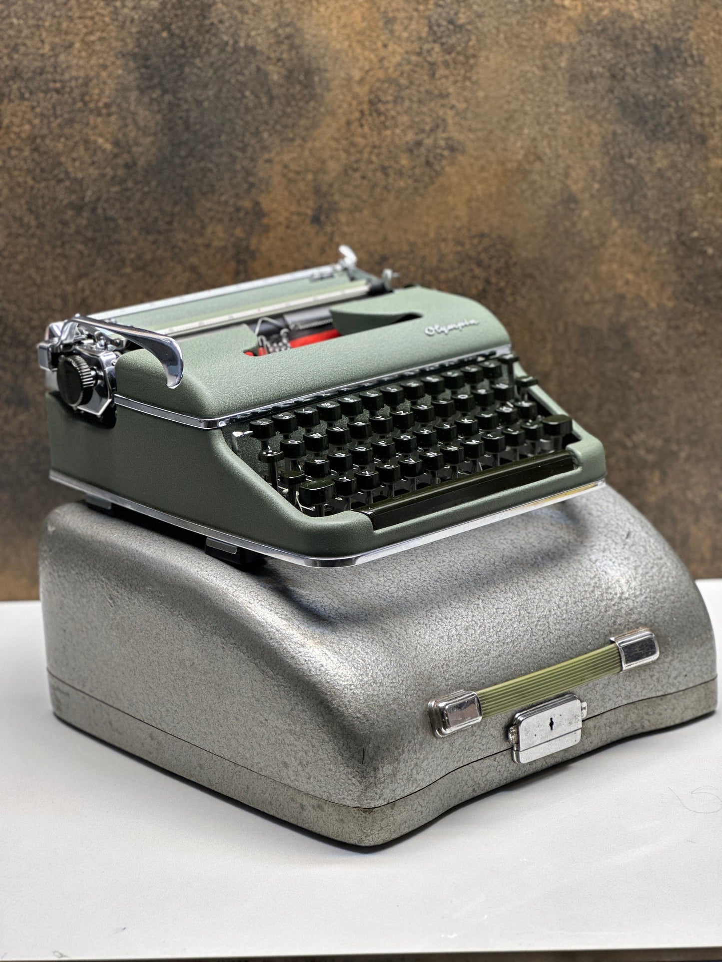 Olympia SM3 Typewriter / Full Orginal - Premium Gift / Typewriter World | Typewriter like new| Typewriter Working Serviced