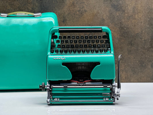 Olympia SM3 Typewriter with Case - The Ultimate Premium Gift,typewriter working