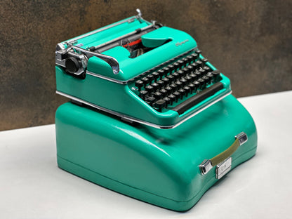Olympia SM3 Typewriter with Case - The Ultimate Premium Gift,typewriter working