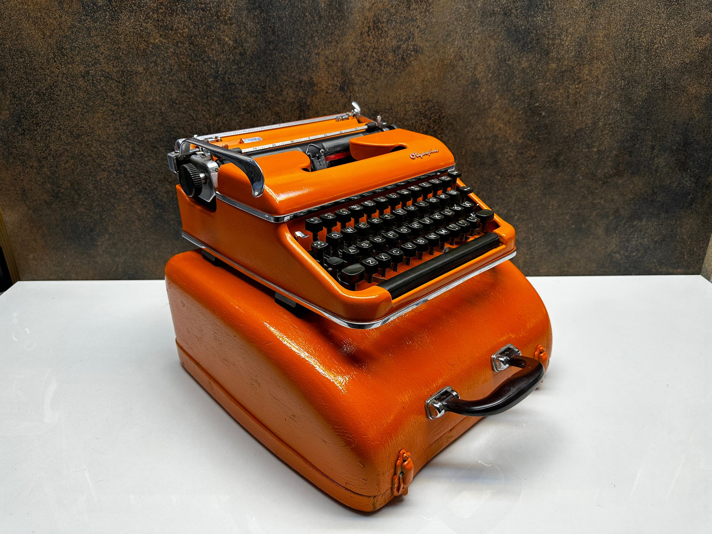 Olympia SM3  Typewriter +  Bag - Premium Gift / Typewriter World / The Most Special Gift/ Orange Typewriter