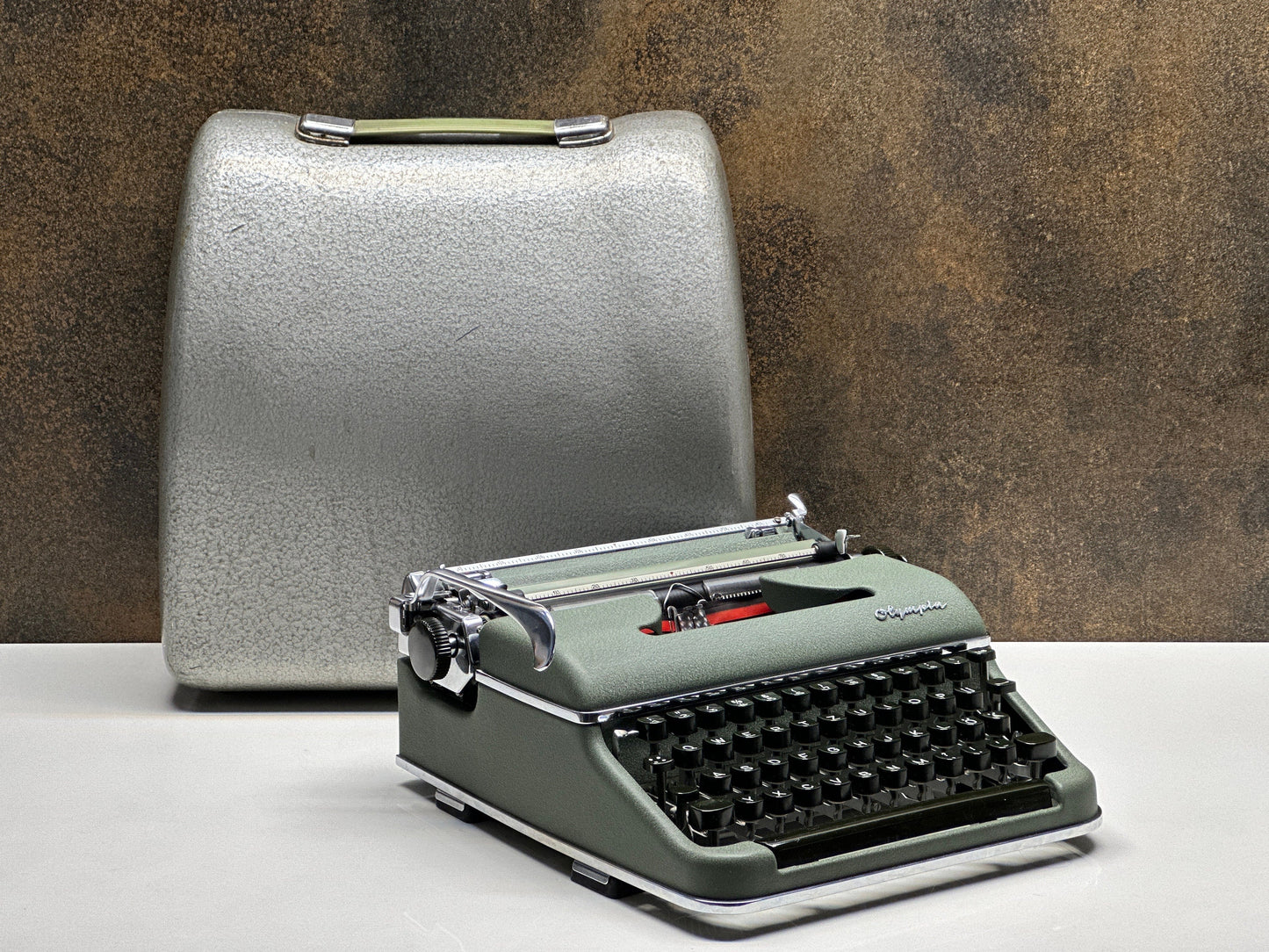 Olympia SM3 Typewriter / Full Orginal - Premium Gift / Typewriter World | Typewriter like new| Typewriter Working Serviced