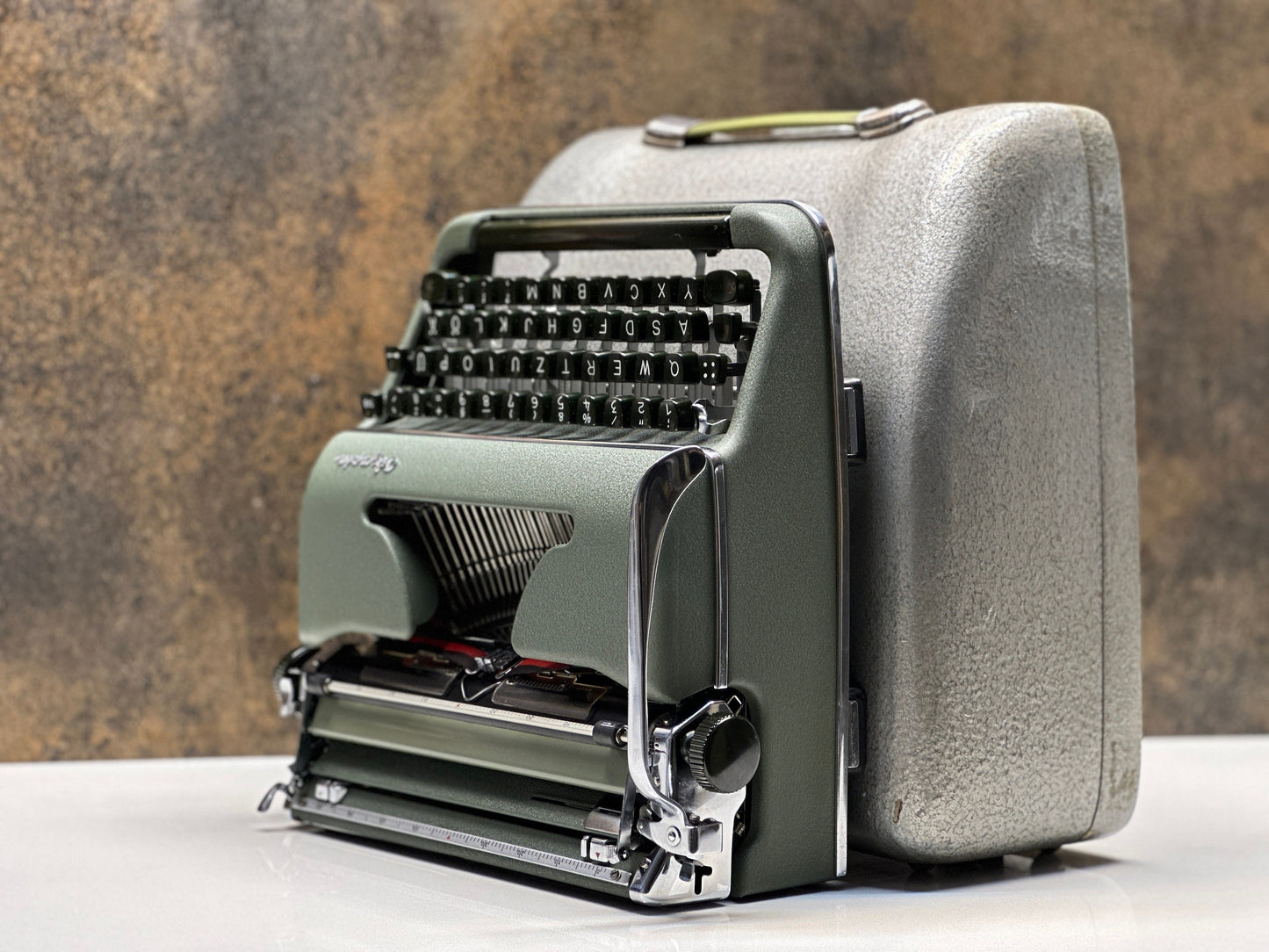 Olympia SM3 Typewriter / Full Orginal - Premium Gift / Typewriter World | Typewriter like new| Typewriter Working Serviced