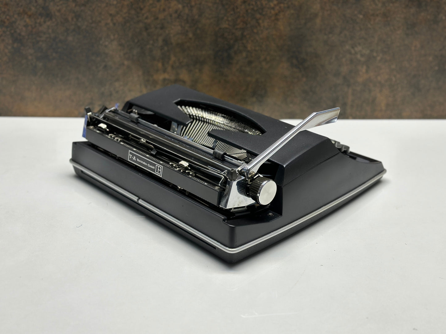 Qwerty Typewriter -  Adler Contessa Typewriter - Retro Design -  Classic and Reliable Writing Tool - Retro Style / Premium Black Typewriter