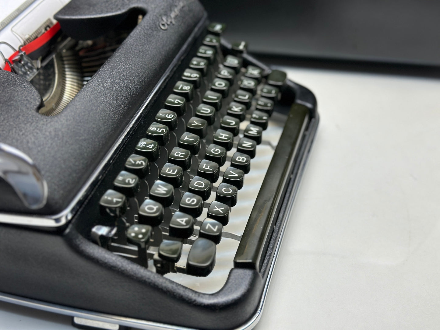 Qwerty Olympia SM3 Black Typewriter + Black Bag - Premium Gift / Typewriter World / Qwerty Typewriter, Black Typewriter