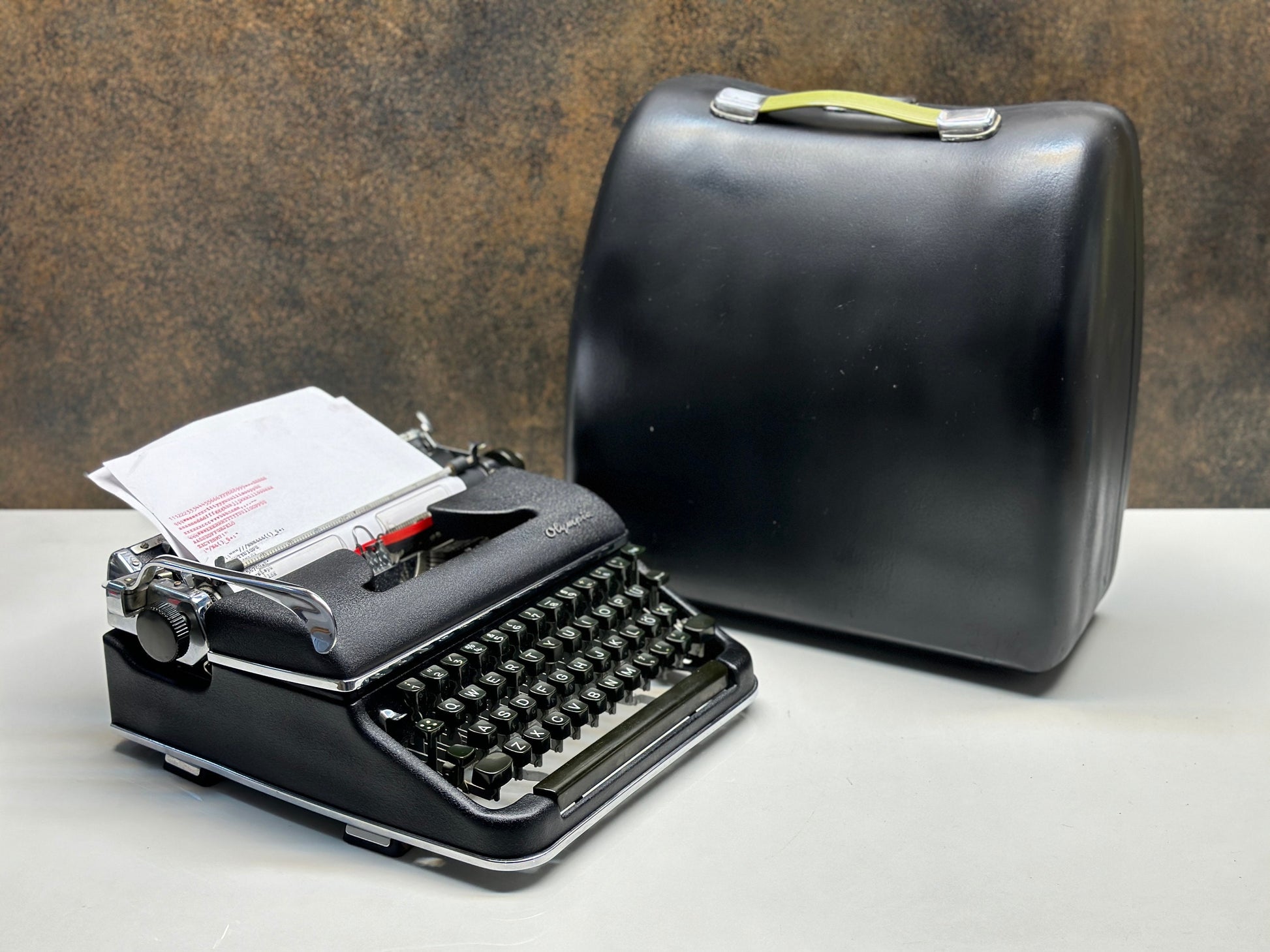 Qwerty Olympia SM3 Black Typewriter + Black Bag - Premium Gift / Typewriter World / Qwerty Typewriter, Black Typewriter