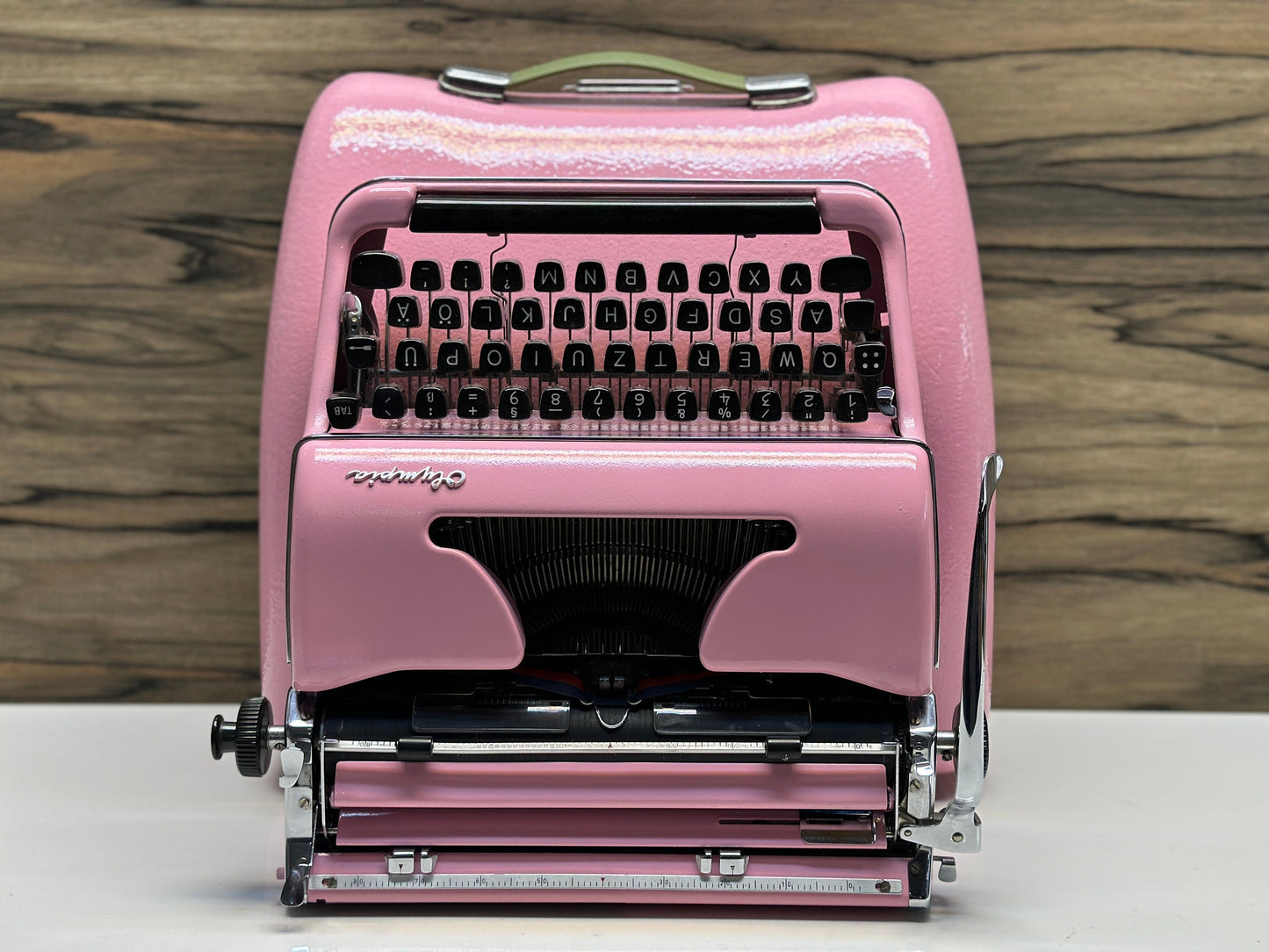 Olympia SM3 Typewriter, Pink Typewriter, Pink Bag Typewriter - Premium Barbie Gift / Vintage Pink Olympia SM3 Typewriter with Matching Pink