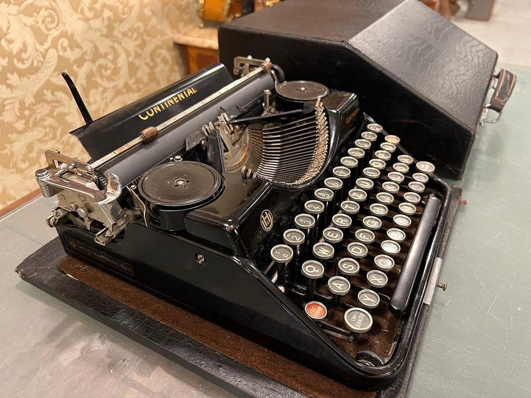 Vintage Continental Typewriter 1930 Model with Premium Glass QWERTZ Keyboard - Black Bag Included,typewriter working