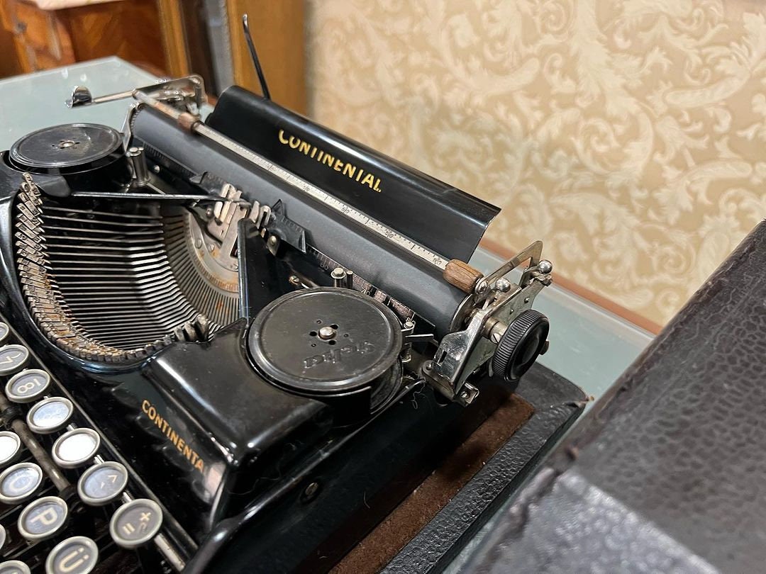 Vintage Continental Typewriter 1930 Model with Premium Glass QWERTZ Keyboard - Black Bag Included,typewriter working