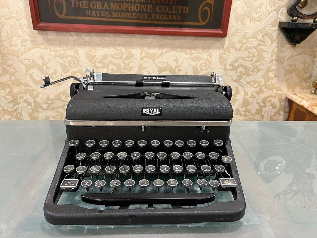 1946 Black Royal Quiet Deluxe Typewriter | Timeless Elegance for Your Workspace