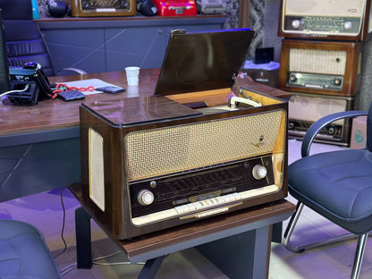 German Grundig 5089 Lamp Radio with Record Player - Vintage Audio Elegance - For Sale