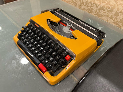 Brother De Luxe 250 TR Typewriter - The Perfect Gift for Paramedics and Loved Ones