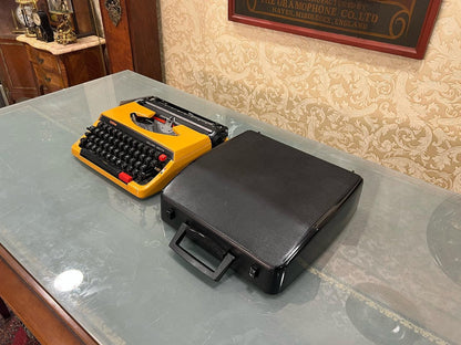 Brother De Luxe 250 TR Typewriter - The Perfect Gift for Paramedics and Loved Ones