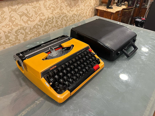Brother De Luxe 250 TR Typewriter - The Perfect Gift for Paramedics and Loved Ones