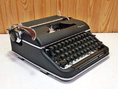 QWERTY | Olympia SM3 Black Typewriter - Premium Gift / Typewriter World / The Most Special Gift,typewriter working