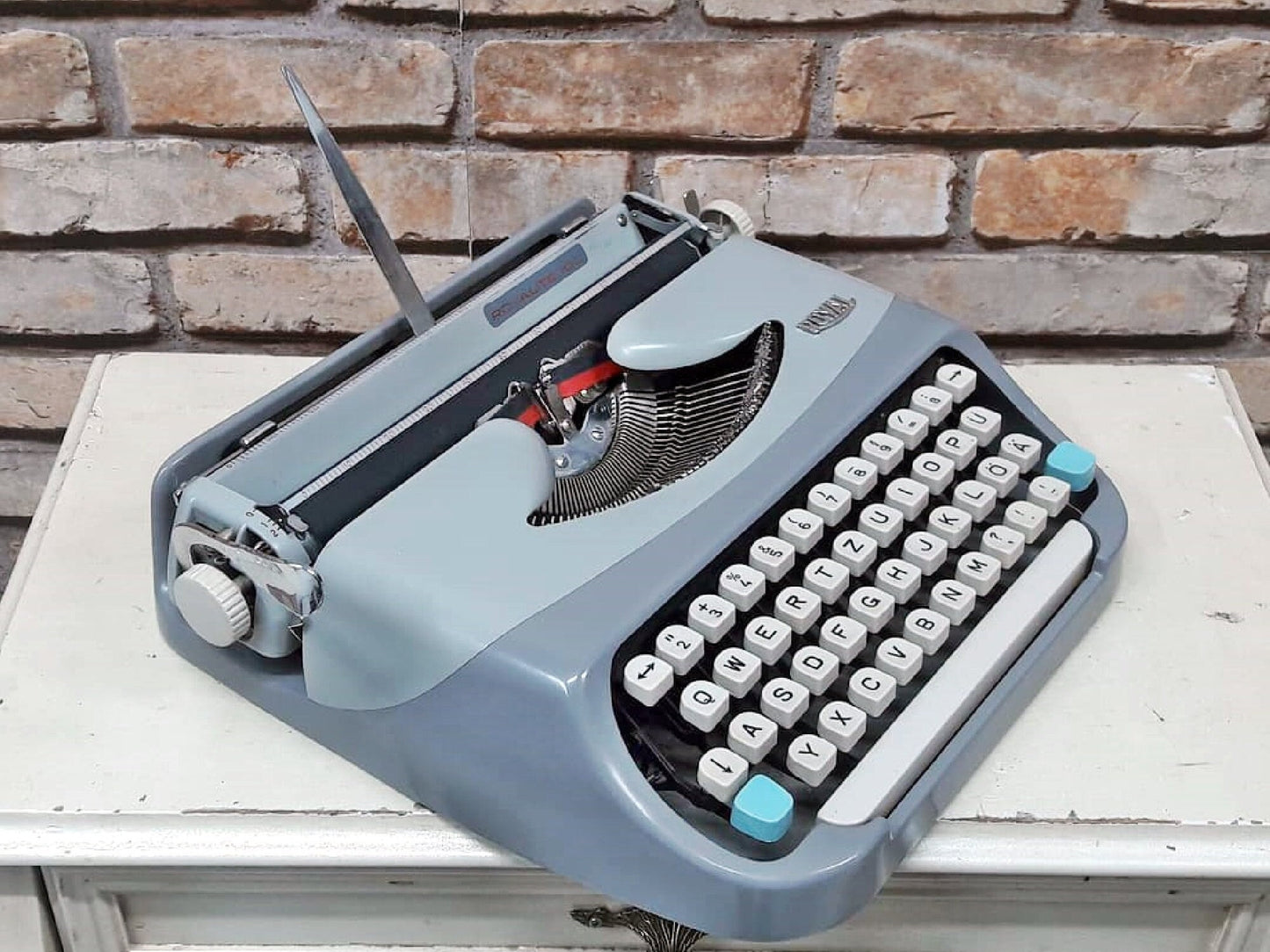 Royal Model Typewriter | Like New Condition | Ideal for Office, School, and Special Occasions,typewriter working
