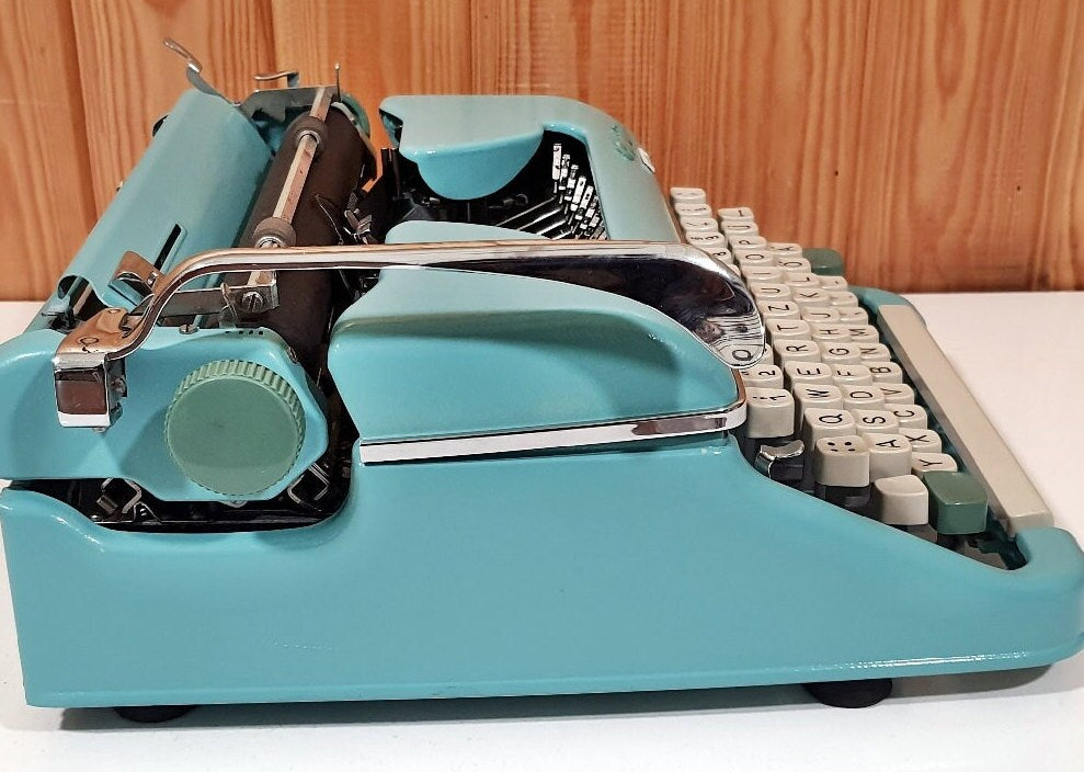 Olympia SM4 Typewriter would be the perfect choice for giving as a gift.