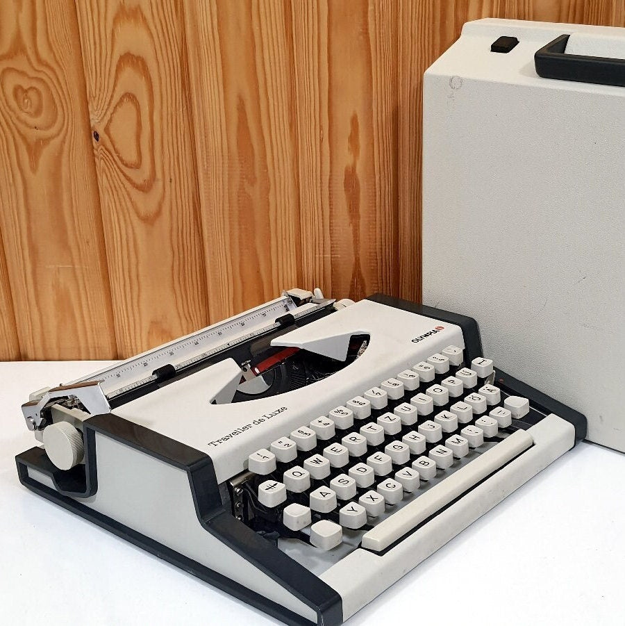 Olympia Deluxe Typewriter - Like Never Used, Very Clean, Typewriter Like New, Fully Operational