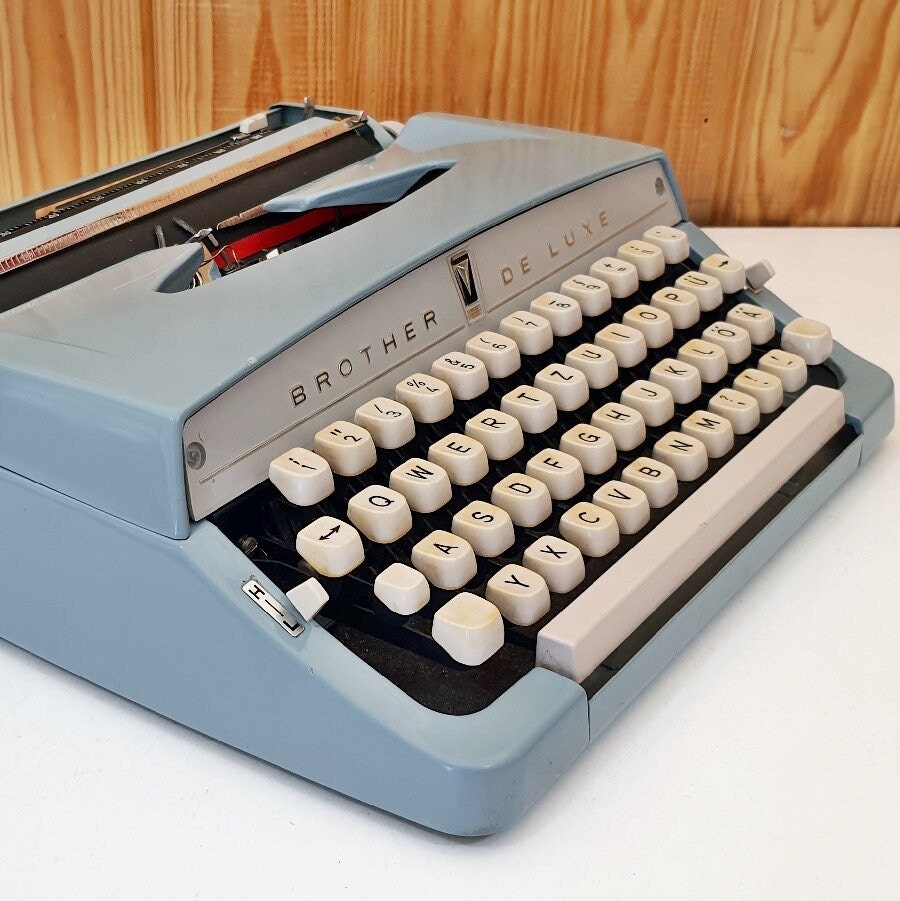 Brother Delux Typewriter - Premium Gift - Full Original