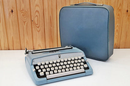 Brother Delux Typewriter - Premium Gift - Full Original