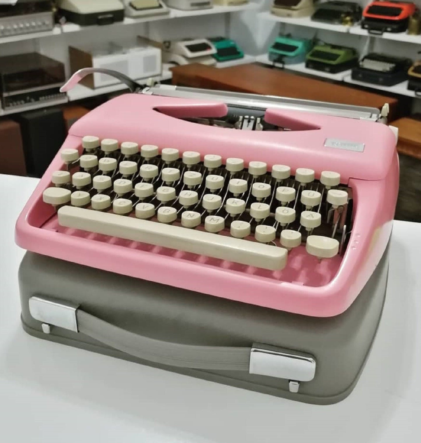 Trumph Tippa Typewriter | Adler Tippa Pink Elegance, 1960 Model | White Keyboard for a Stylish Twist on Vintage Writing!