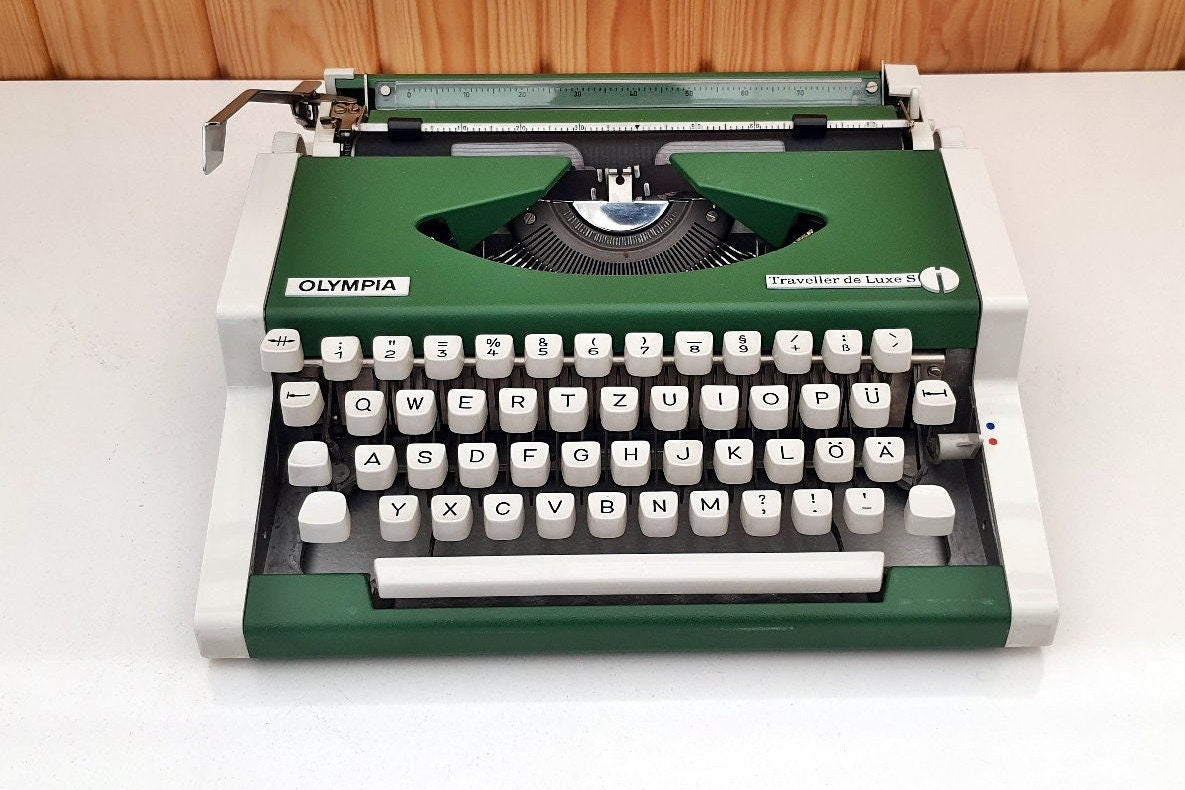 Green Olympia Traveller Typewriter - Vintage Elegance, Antique Mechanical Writing Machine from the 1960s, Classic Handwriting Tool